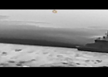 Украинские моряки обстреляли катера РФ, охранявшие Керченский мост. ВИДЕО