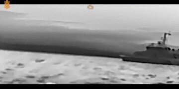 Украинские моряки обстреляли катера РФ, охранявшие Керченский мост. ВИДЕО