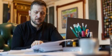 Военное положение и мобилизация продлены: Зеленский подписал законы
