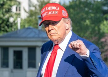 Трамп пообещал открыть Ормузский пролив и назвал условие “успешной сделки” с Ираном