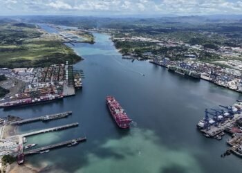 Цены на проход по Панамскому каналу взлетели до рекорда из-за войны в Иране, – FT