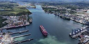 Цены на проход по Панамскому каналу взлетели до рекорда из-за войны в Иране, – FT