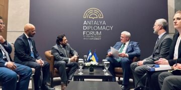 Сибига: пора снимать не только Ормузскую блокаду, но и “Орбановскую”