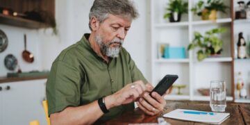 Почему нынешним пенсионерам не нужно оцифровывать трудовую книжку