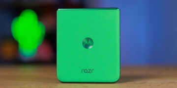 Motorola Razr 70 здивує не лише кольорами, а й тактильними відчуттями