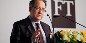 Иран держит козыри: FT о том, как кризис в Ормузе углубляется, а энергетический хаос охватывает мир