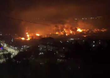 Генштаб подтвердил удары по НПЗ Туапсе и десантным кораблям в Севастополе: видео