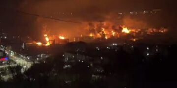 Генштаб подтвердил удары по НПЗ Туапсе и десантным кораблям в Севастополе: видео