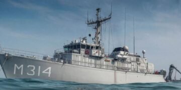 Украина получила минный тральщик “Геническ” с подводными дронами