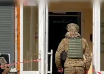 Сумка з «тротилом» в аптеці Києва: поліція екстрено евакуювала людей