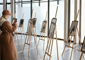 Бути собі ціллю: у метро Києва відкрилась виставка про жінок з інклюзією, – ФОТО