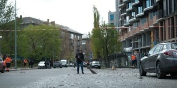 В Киеве ПВО работает по дронам: что известно о последствиях