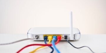 СБУ и ФБР “накрыли” шпионскую сеть: россияне взламывали Wi-Fi роутеры по всему миру