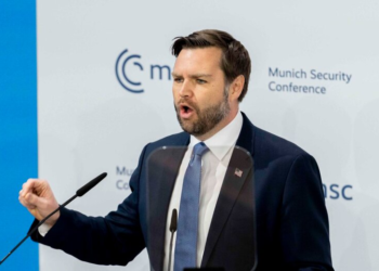 Вэнс призвал Украину и Россию к миру: “Стоит ли это сотен тысяч жизней?”