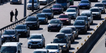 Кілометрові затори над водою в Києві: що сталося 