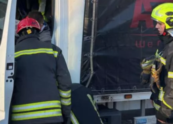 Розбите скло й водій без свідомості: в Києві сталась моторошна ДТП, – ФОТО