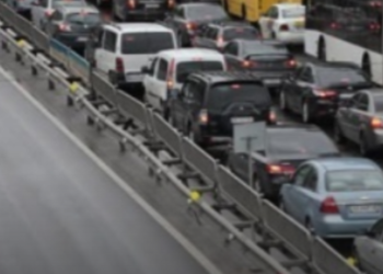 Виїзд із Києва частково заблоковано: в яких напрямках складно проїхати, – ВІДЕО