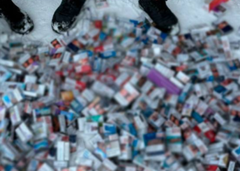 Розбите скло, мішки табаку й мільйон збитків: в Києві спіймали вуличних хуліганів, – ФОТО