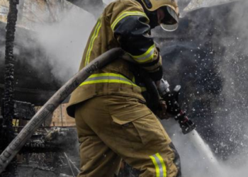 За крок до небезпеки: в Києві спалахнуло масштабне полум’я, – ФОТО