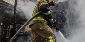 За крок до небезпеки: в Києві спалахнуло масштабне полум’я, – ФОТО