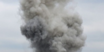 Сильні вибухи над водоймою Київщини: що відбувається