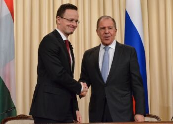 Сийярто обещал Лаврову документы по вступлению Украины в ЕС: всплыли новые “сливы”