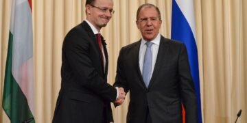 Сийярто обещал Лаврову документы по вступлению Украины в ЕС: всплыли новые “сливы”