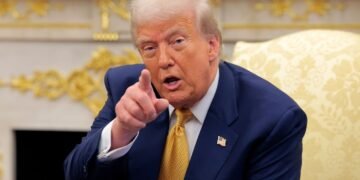 Трамп хочет срочно “поставить точку” в Украине, но это беспокоит Европу, – The Guardian