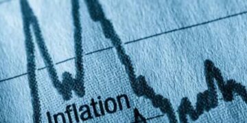 Зарплата выросла, а денег меньше: какие профессии проиграли инфляции в 2026 году