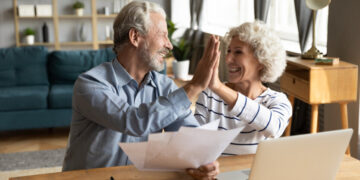 Пенсия по возрасту в 2026 году: кому из украинцев придется работать до 63 или 65 лет