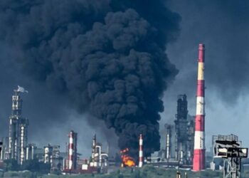 СБС поразили Сызранский НПЗ Роснефти: на заводе вспыхнул масштабный пожар