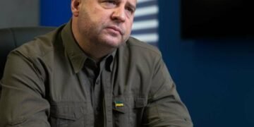 Що відбувається у Києві: чому НАБУ і САП вручили підозру Єрмаку