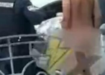 Голий чоловік у центрі Києва: що побачили перехожі