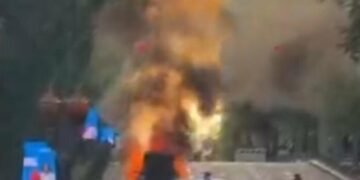 Гучний вибух і полум’я: що відбувається в центрі Києва