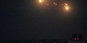 Київ під комбінованим ударом: вибухи, пожежі та падіння уламків