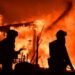 Полум’я знищувало цехи з усіх боків: під Києвом спалахнула велика промислова пожежа