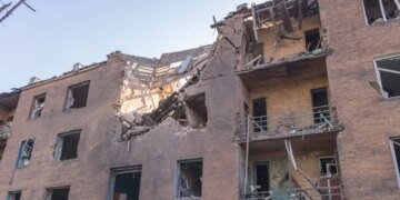 росіяни скинули три авіабомби на спальний район Краматорська – є жертви