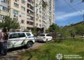 У Києві чоловік випав з вікна 11-го поверху та помер на місці
