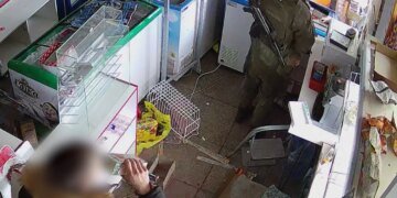 Допомагав росіянам грабувати магазини на Чернігівщині – ДБР затримало військового-перебіжчика