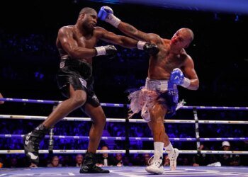 Дюбуа після двох нокдаунів нокаутував Вордлі та став чемпіоном WBO у надважкій вазі