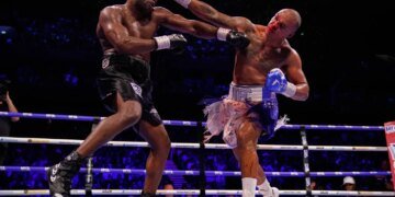 Дюбуа після двох нокдаунів нокаутував Вордлі та став чемпіоном WBO у надважкій вазі