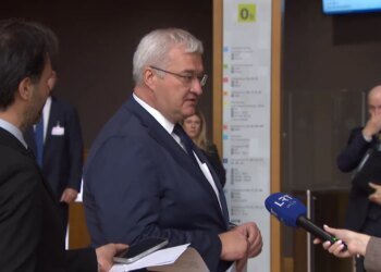 Україна не хоче бачити Шредера як перемовника від ЄС