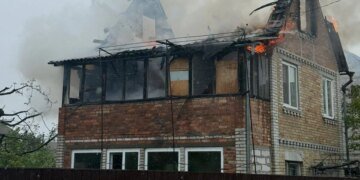Масована атака дронів рф на Київщину спричинила пожежу в приватному будинку – ОВА