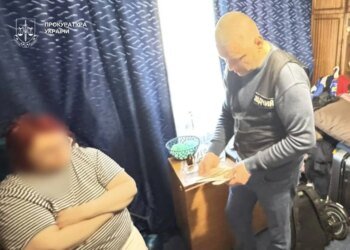 Прикидалась "хворою" в соцмережах – у Києві затримали жінку, що вкрала у військового понад 700 тис. гривень