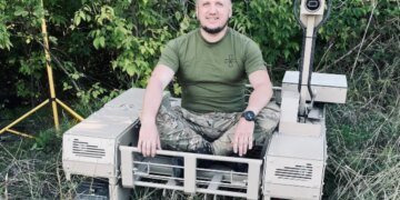 Спасение из ада: украинские роботы вывезли раненых пенсионеров из прифронтового города. ВИДЕО
