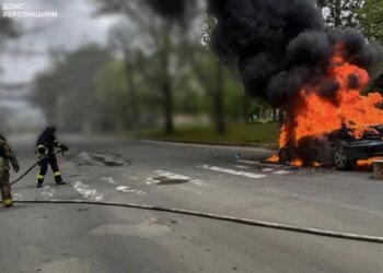 Россияне обстреляли пожарную машину в Херсоне: пострадали спасатели. ФОТО