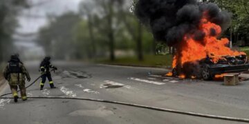 Россияне обстреляли пожарную машину в Херсоне: пострадали спасатели. ФОТО