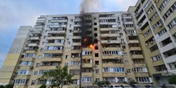 В Белгороде дрон ударил в многоквартирный дом