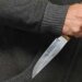 У Києві чоловік під наркотиками посварився із жінкою і кинув їй у спину ніж, його затримали