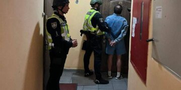 Стріляв у знайомих, а потім закрився у квартирі: у Києві затримали стрілка